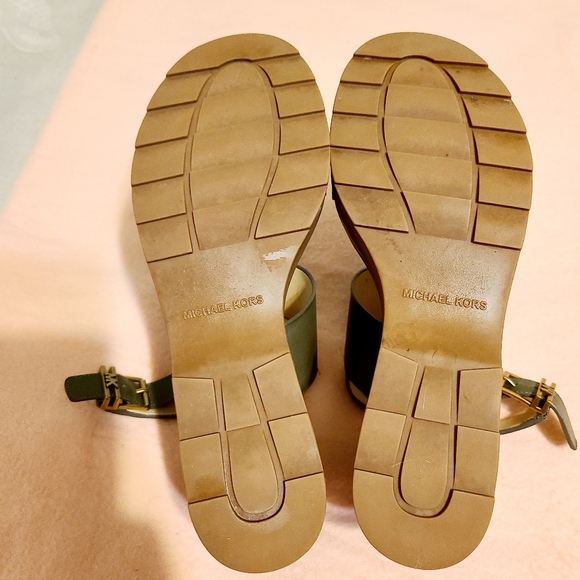 MICHAEL KORS sz 8.5 - Picture 3 of 14